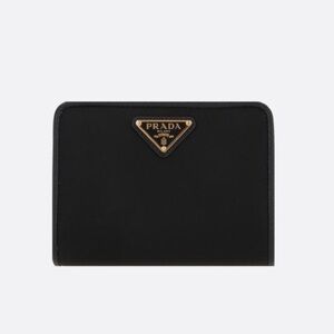 Nearly pristine Prada Piccolo Lampo wallet